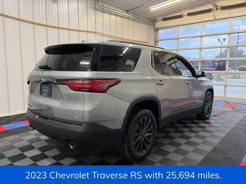 Sterling Gray Metallic 2023 Chevrolet Traverse RS