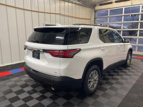Summit White 2023 Chevrolet Traverse LT Cloth