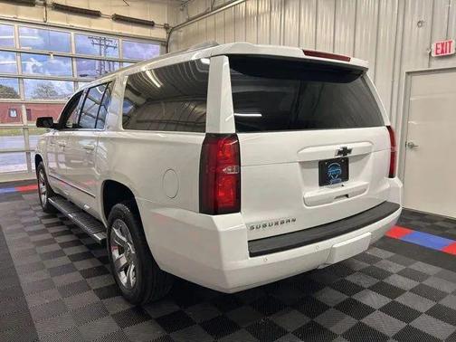 Summit White 2017 Chevrolet Suburban LT