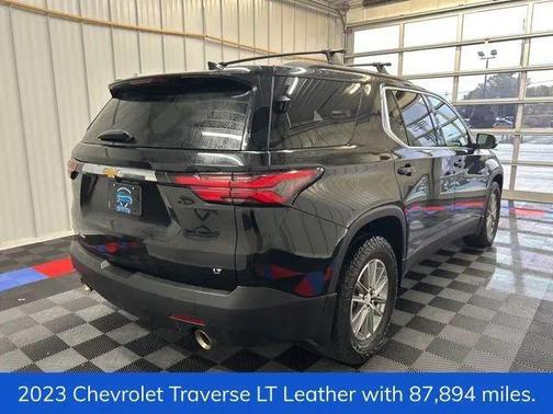 Mosaic Black Metallic 2023 Chevrolet Traverse LT Leather