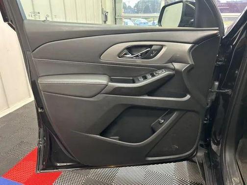 Mosaic Black Metallic 2023 Chevrolet Traverse LT Leather