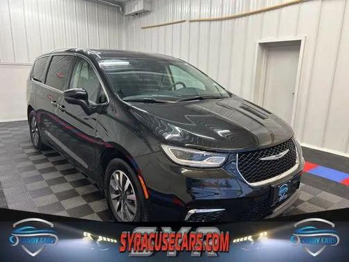 2023 Chrysler Pacifica Hybrid Touring L