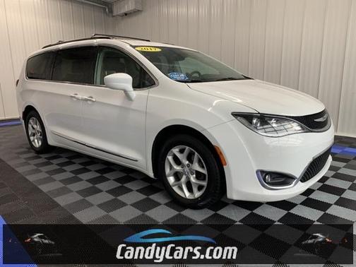 Photo 1 of 20 of 2017 Chrysler Pacifica Touring-L