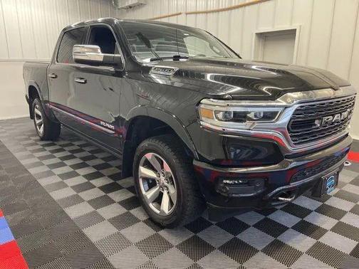 Diamond Black Crystal Pearlcoat 2022 RAM 1500 Limited