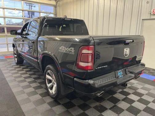 Diamond Black Crystal Pearlcoat 2022 RAM 1500 Limited