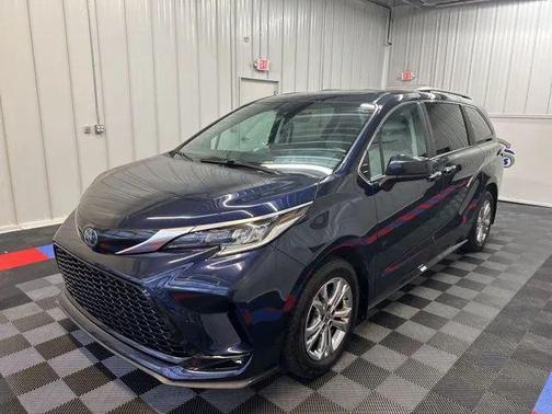 2022 Toyota Sienna XSE 7 Passenger