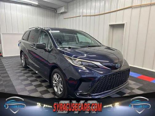 2022 Toyota Sienna XSE 7 Passenger