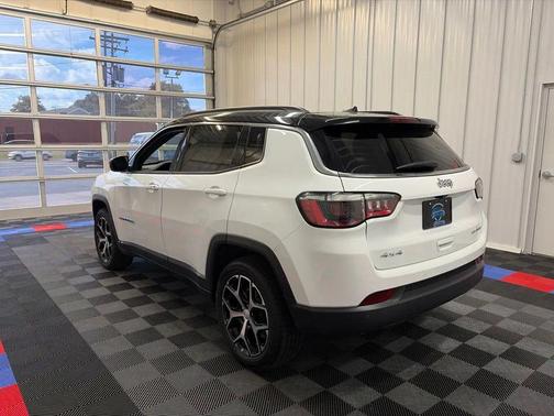 Bright White Clearcoat 2024 Jeep Compass Limited