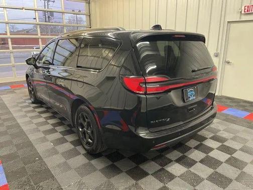 2024 Chrysler Pacifica Hybrid Premium S Appearance Pkg