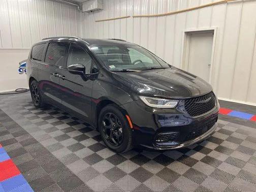 2024 Chrysler Pacifica Hybrid Premium S Appearance Pkg