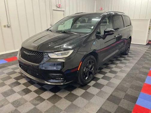 2024 Chrysler Pacifica Hybrid Premium S Appearance Pkg