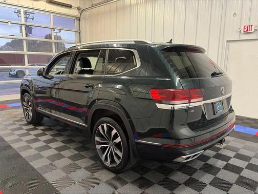 Racing Green Metallic 2021 Volkswagen Atlas 3.6L SEL Premium