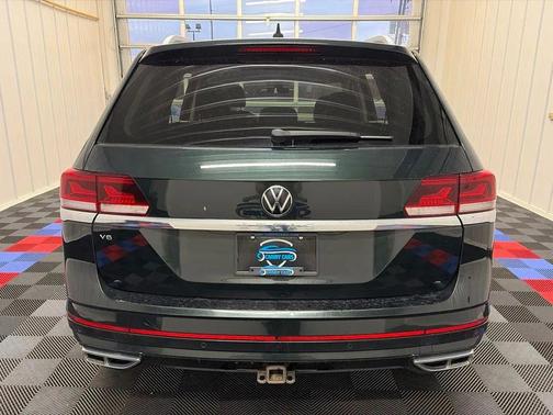 Racing Green Metallic 2021 Volkswagen Atlas 3.6L SEL Premium