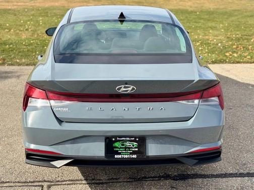 2021 Hyundai ELANTRA SE