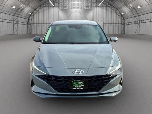2021 Hyundai ELANTRA SE