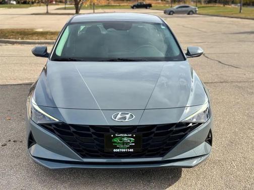 2021 Hyundai ELANTRA SE