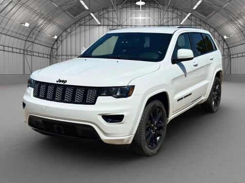 Bright White Clearcoat 2021 Jeep Grand Cherokee Laredo