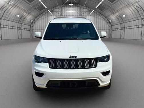Bright White Clearcoat 2021 Jeep Grand Cherokee Laredo