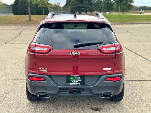 2016 Jeep Cherokee Sport