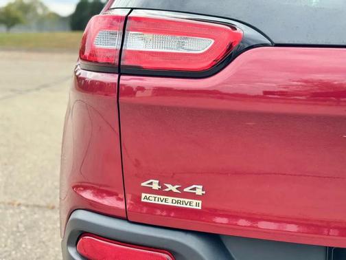 2016 Jeep Cherokee Sport