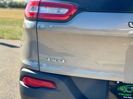 2017 Jeep Cherokee Sport