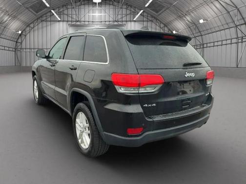 Diamond Black Crystal Pearlcoat 2017 Jeep Grand Cherokee Laredo