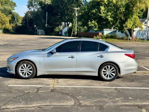 2015 INFINITI Q50 Premium