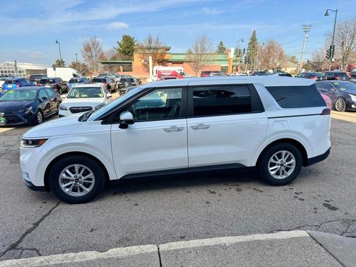 2022 Kia Carnival LXS