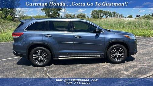 Shoreline Blue Pearl 2018 Toyota Highlander LE Plus