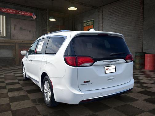 Bright White Clearcoat 2018 Chrysler Pacifica Touring-L Plus
