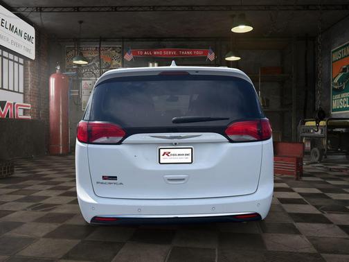 Bright White Clearcoat 2018 Chrysler Pacifica Touring-L Plus