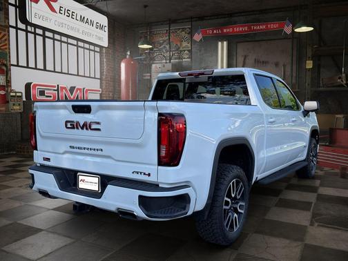 Summit White 2022 GMC Sierra 1500 AT4