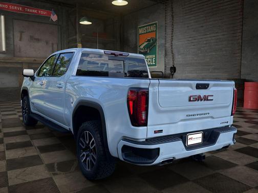 Summit White 2022 GMC Sierra 1500 AT4