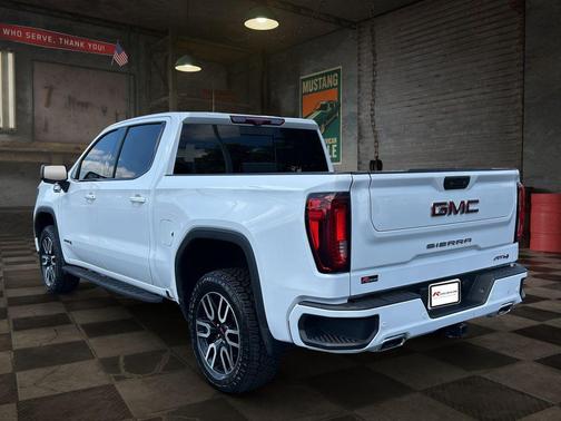 Summit White 2022 GMC Sierra 1500 AT4