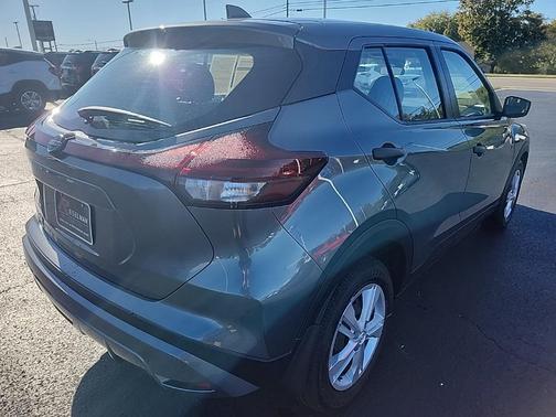 2025 Nissan Kicks S