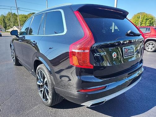 2020 Volvo XC90 T6 Momentum