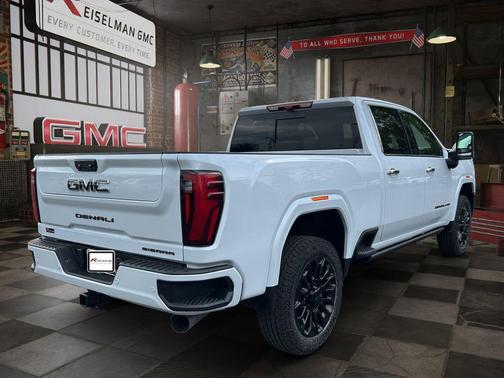 Glacier White Tricoat 2026 GMC Sierra 2500 Denali Ultimate