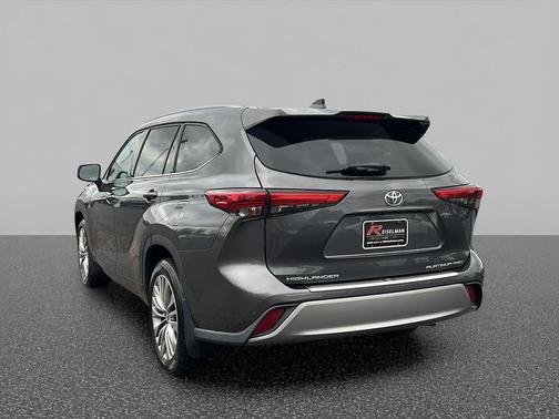 Magnetic Gray Metallic 2021 Toyota Highlander Platinum