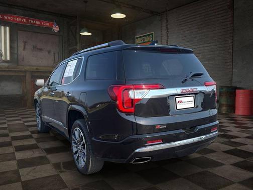 2022 GMC Acadia Denali