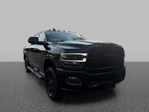 Diamond Black Crystal Pearlcoat 2021 RAM 3500 Laramie