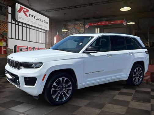 Bright White Clearcoat 2022 Jeep Grand Cherokee Overland