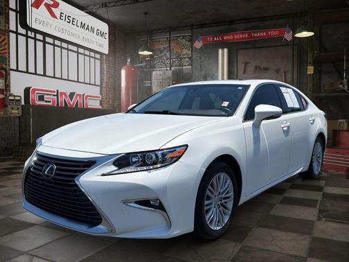 Eminent White Pearl 2017 Lexus ES 350 Base