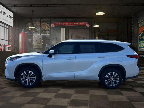 Wind Chill Pearl 2022 Toyota Highlander XLE