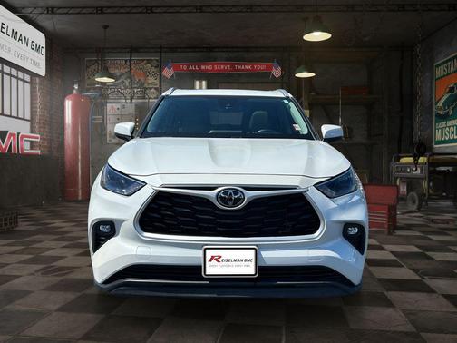 Wind Chill Pearl 2022 Toyota Highlander XLE