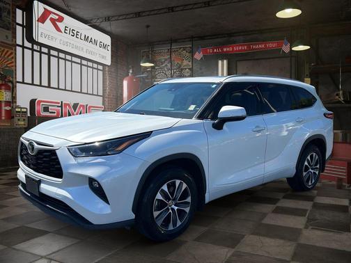 Wind Chill Pearl 2022 Toyota Highlander XLE