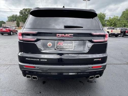 2024 GMC Acadia AT4