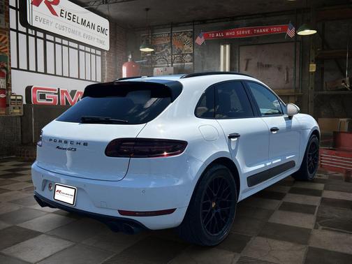 Carrara White Metallic 2017 Porsche Macan Macan GTS