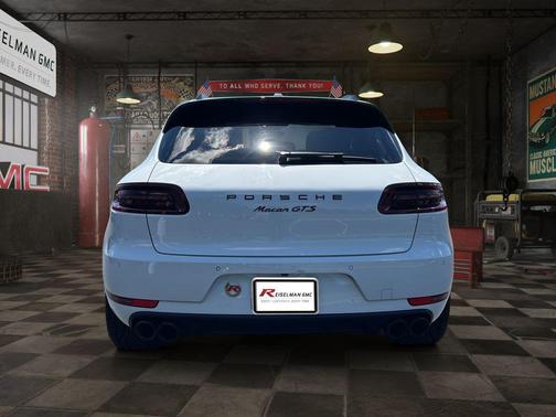 Carrara White Metallic 2017 Porsche Macan Macan GTS