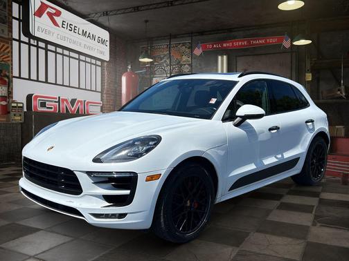 Carrara White Metallic 2017 Porsche Macan Macan GTS