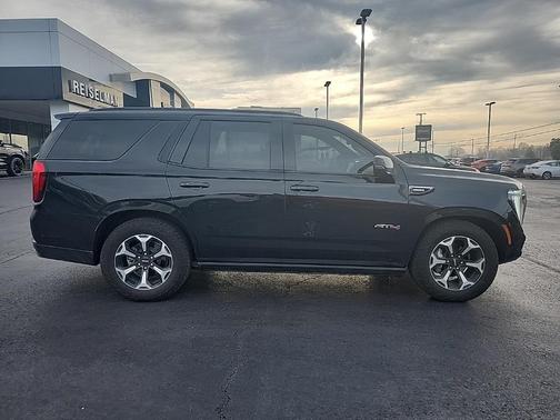 2025 GMC Yukon 4WD AT4